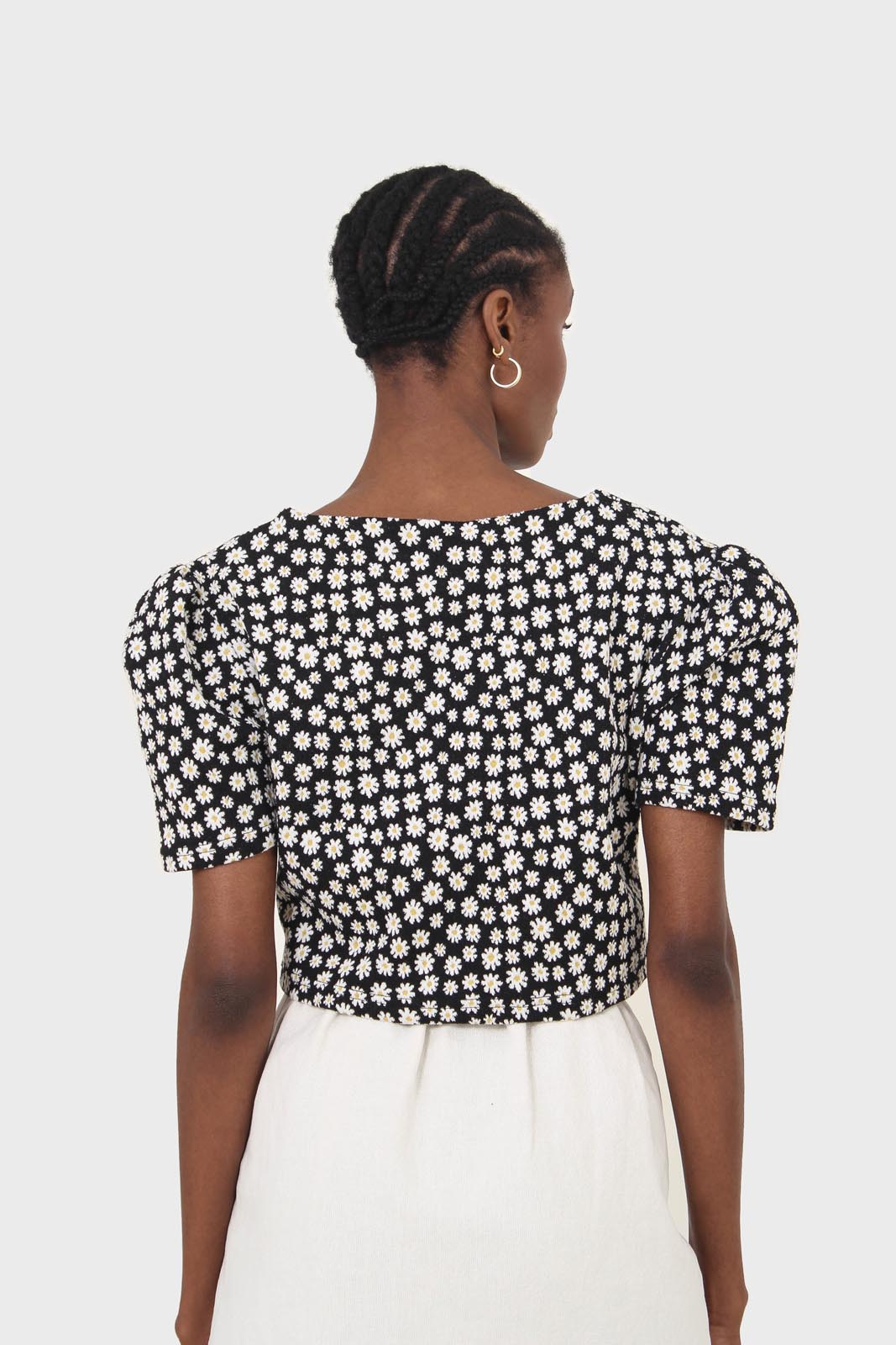 Black daisies square neckline puff sleeve cropped top