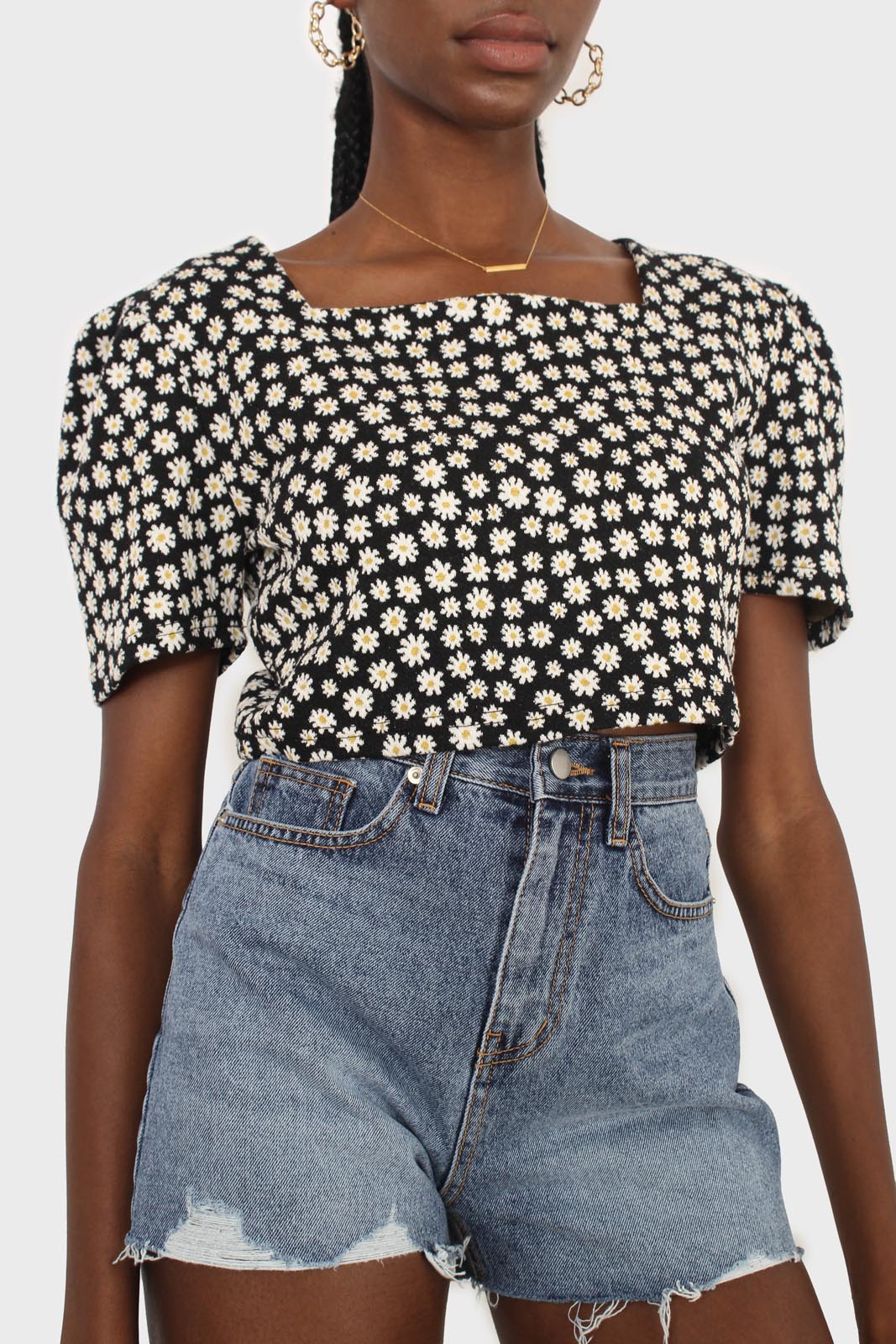 Black daisies square neckline puff sleeve cropped top