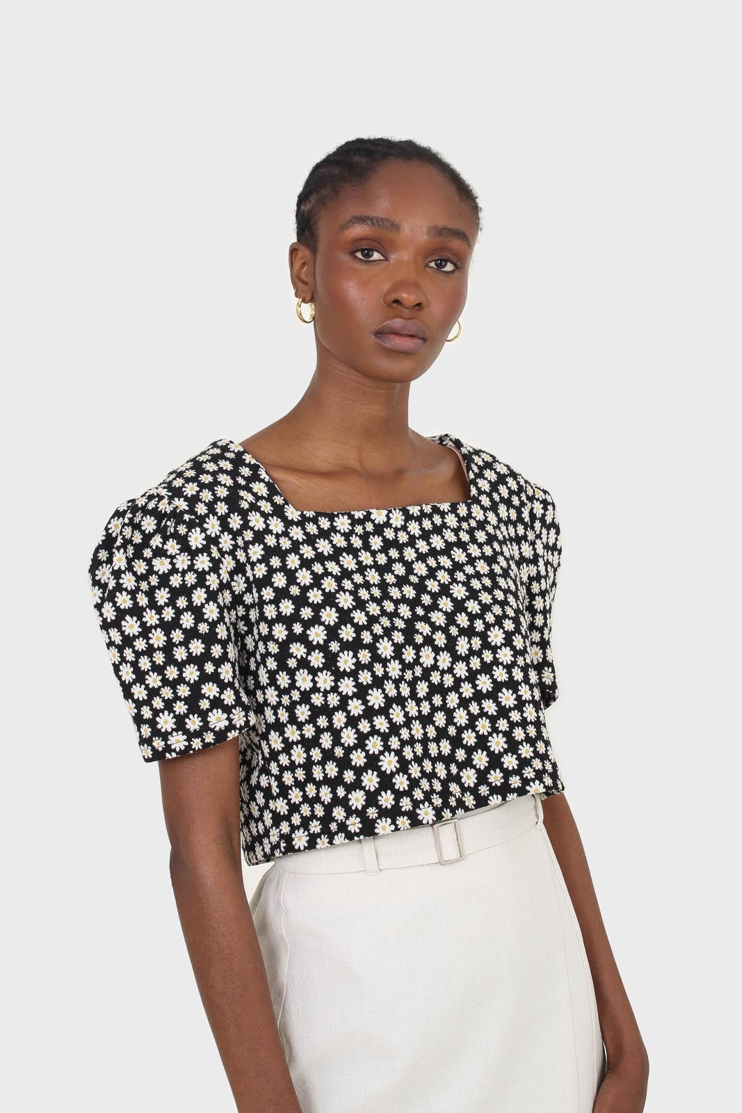 Black daisies square neckline puff sleeve cropped top