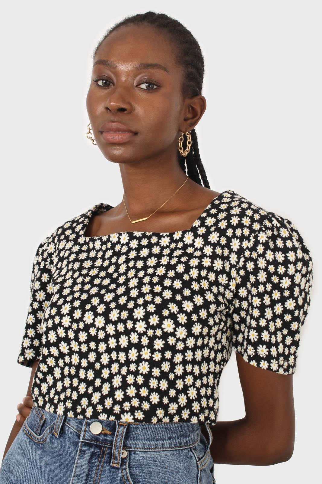 Black daisies square neckline puff sleeve cropped top