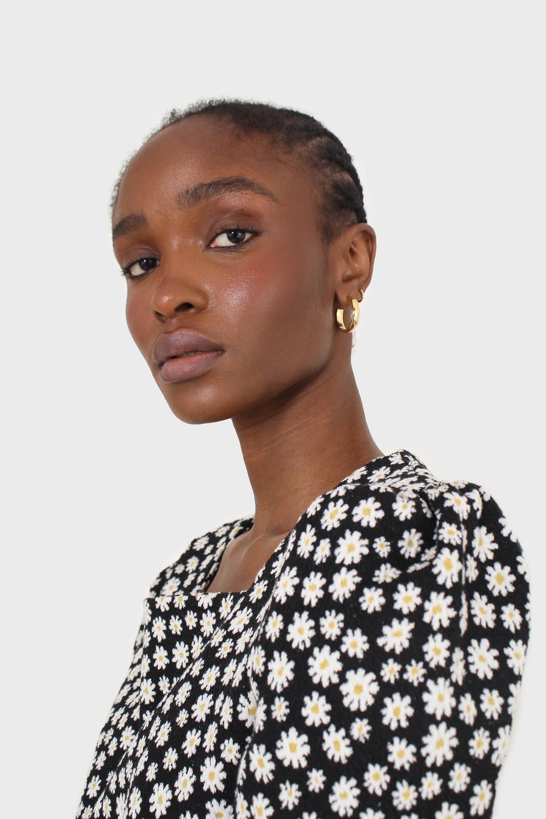 Black daisies square neckline puff sleeve cropped top