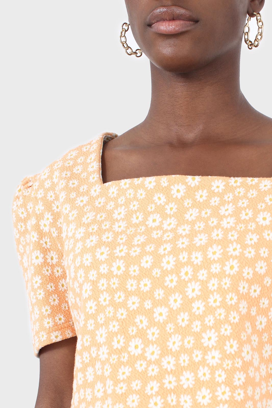 Orange daisies square neckline puff sleeve cropped top