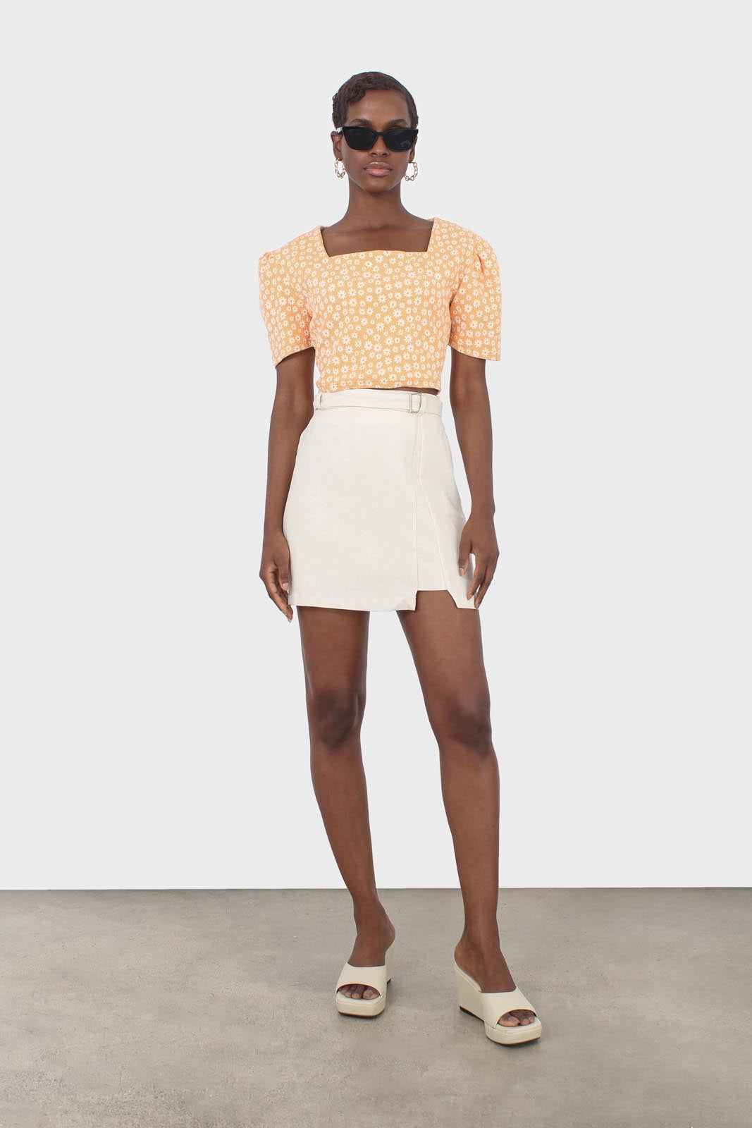 Orange daisies square neckline puff sleeve cropped top