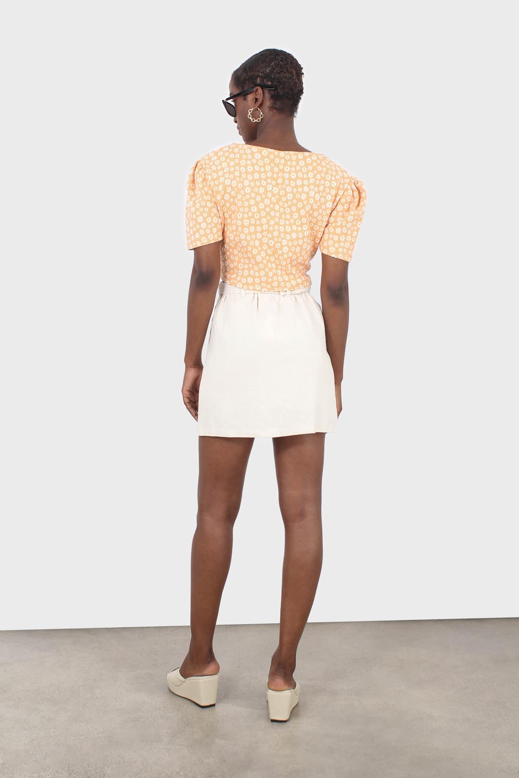 Orange daisies square neckline puff sleeve cropped top