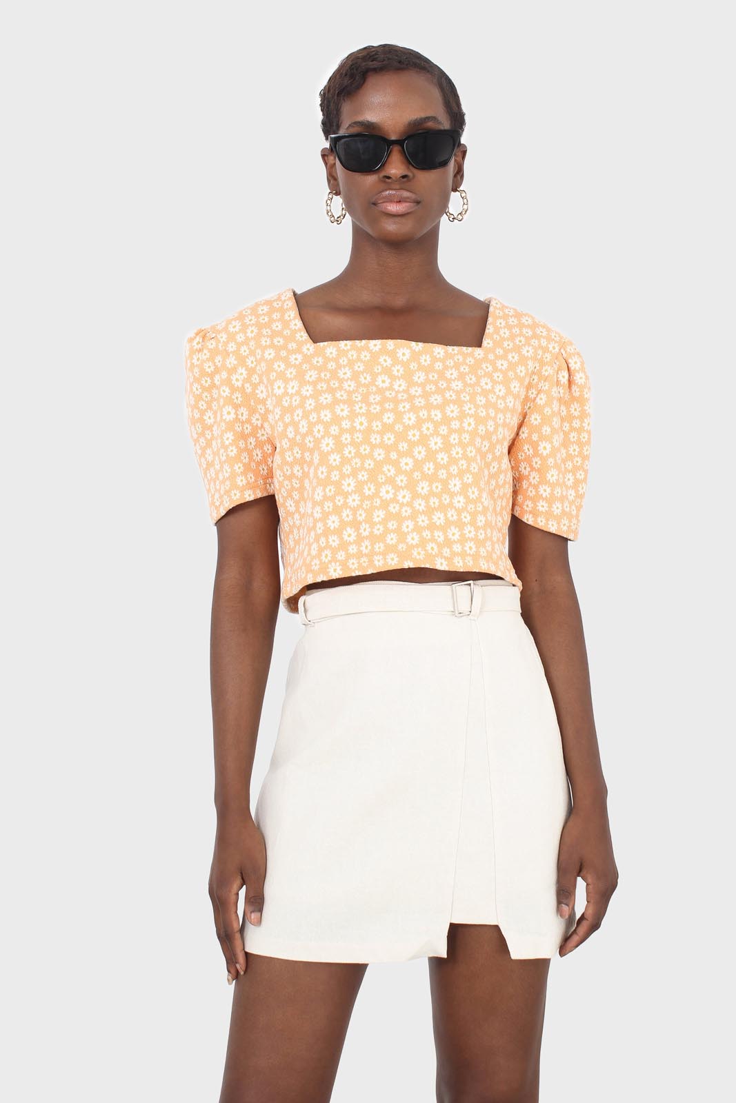 Orange daisies square neckline puff sleeve cropped top
