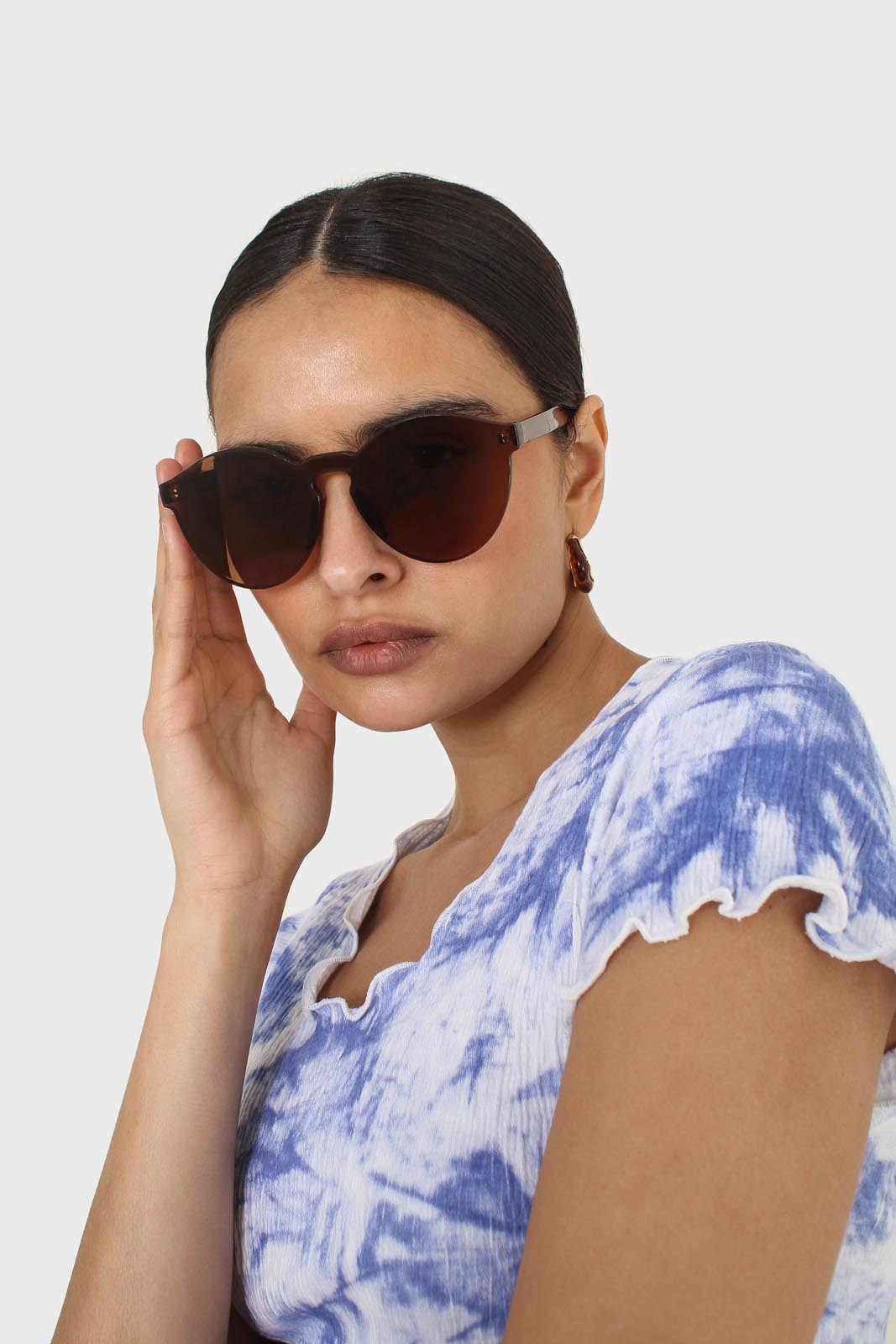 Blue and white tie dye lettuce hem short sleeved top
