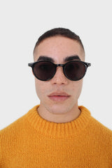 Black classic round sunglasses