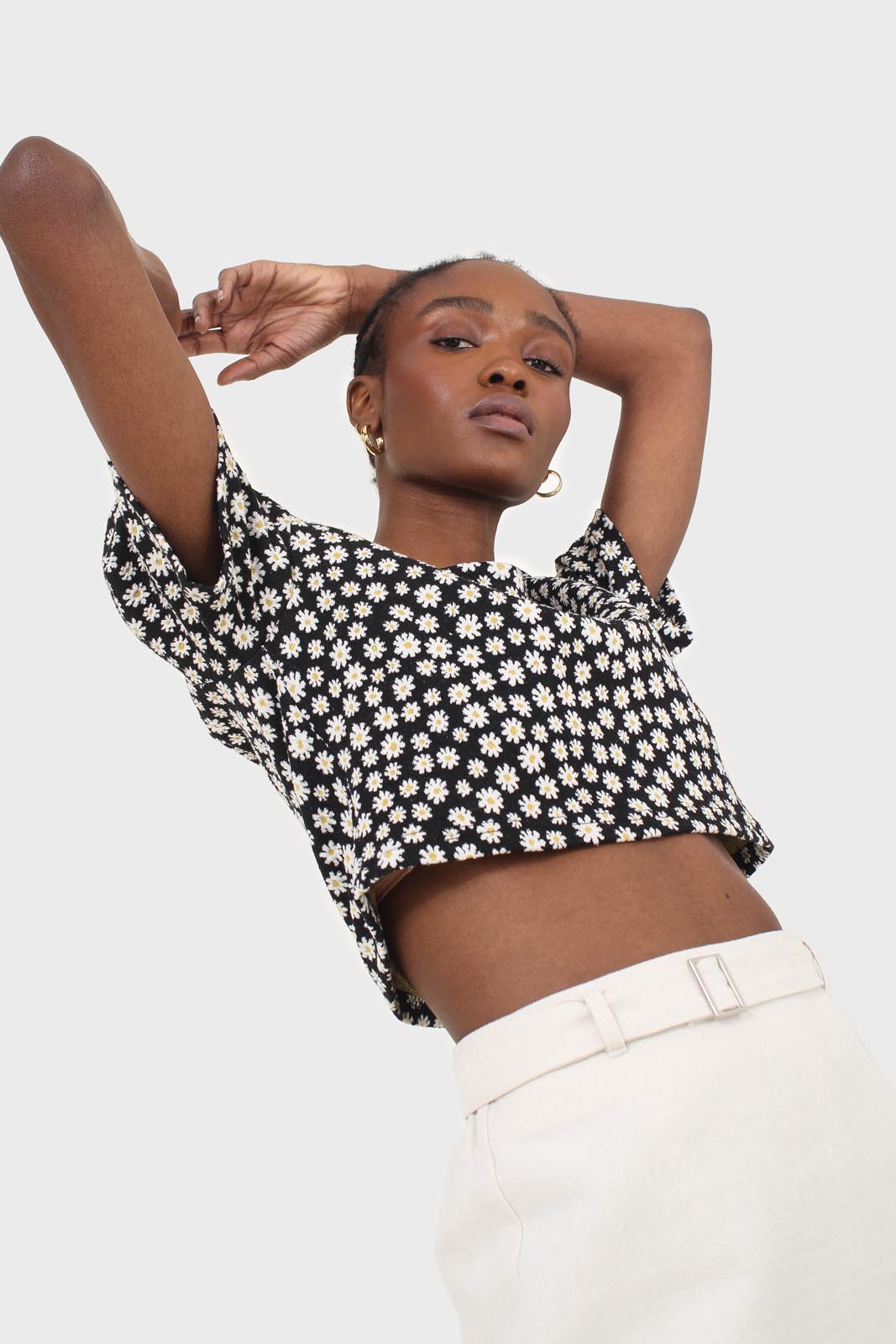 Black daisies square neckline puff sleeve cropped top