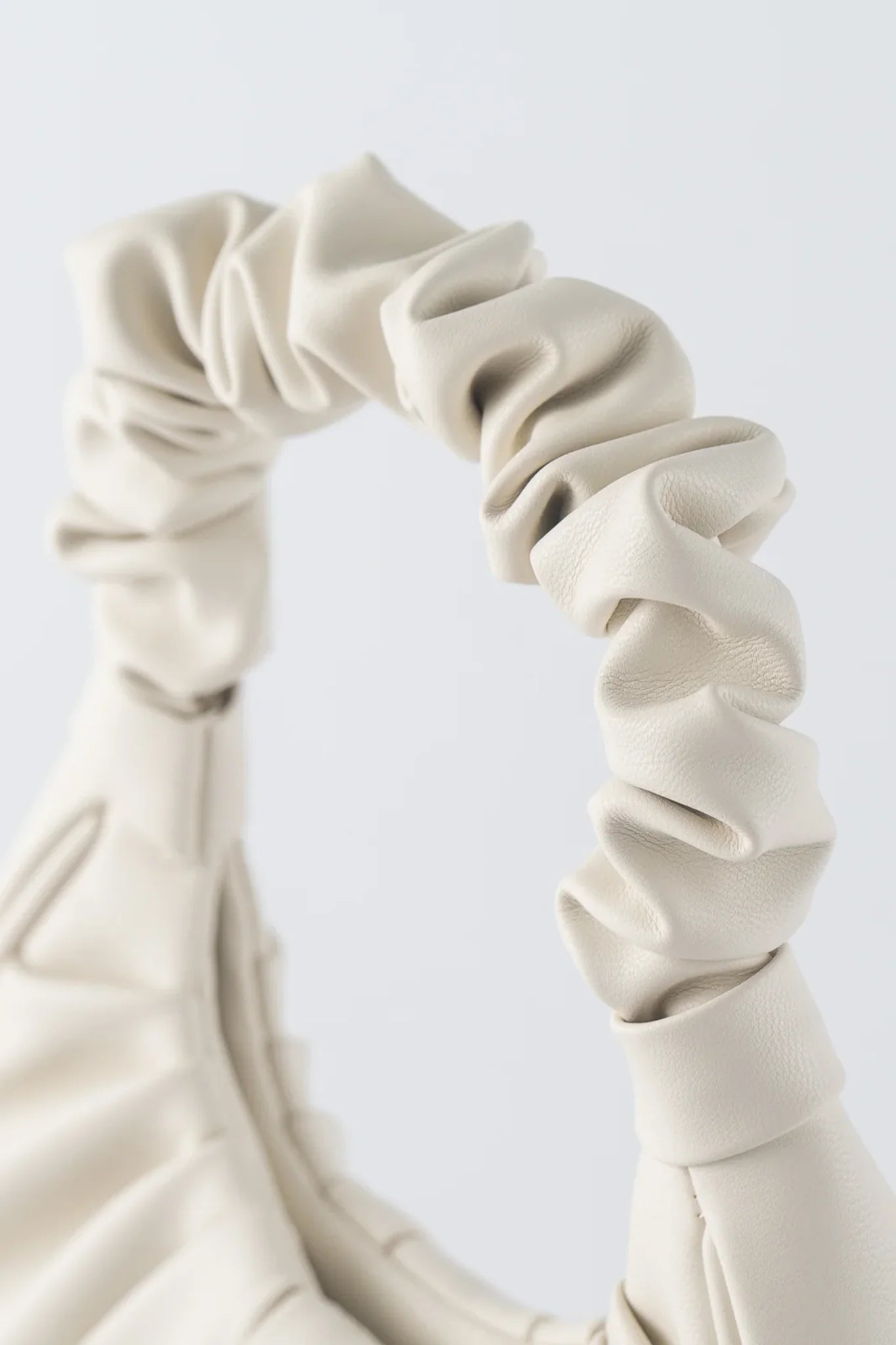 TEN TONES Alani Cloud Bag White