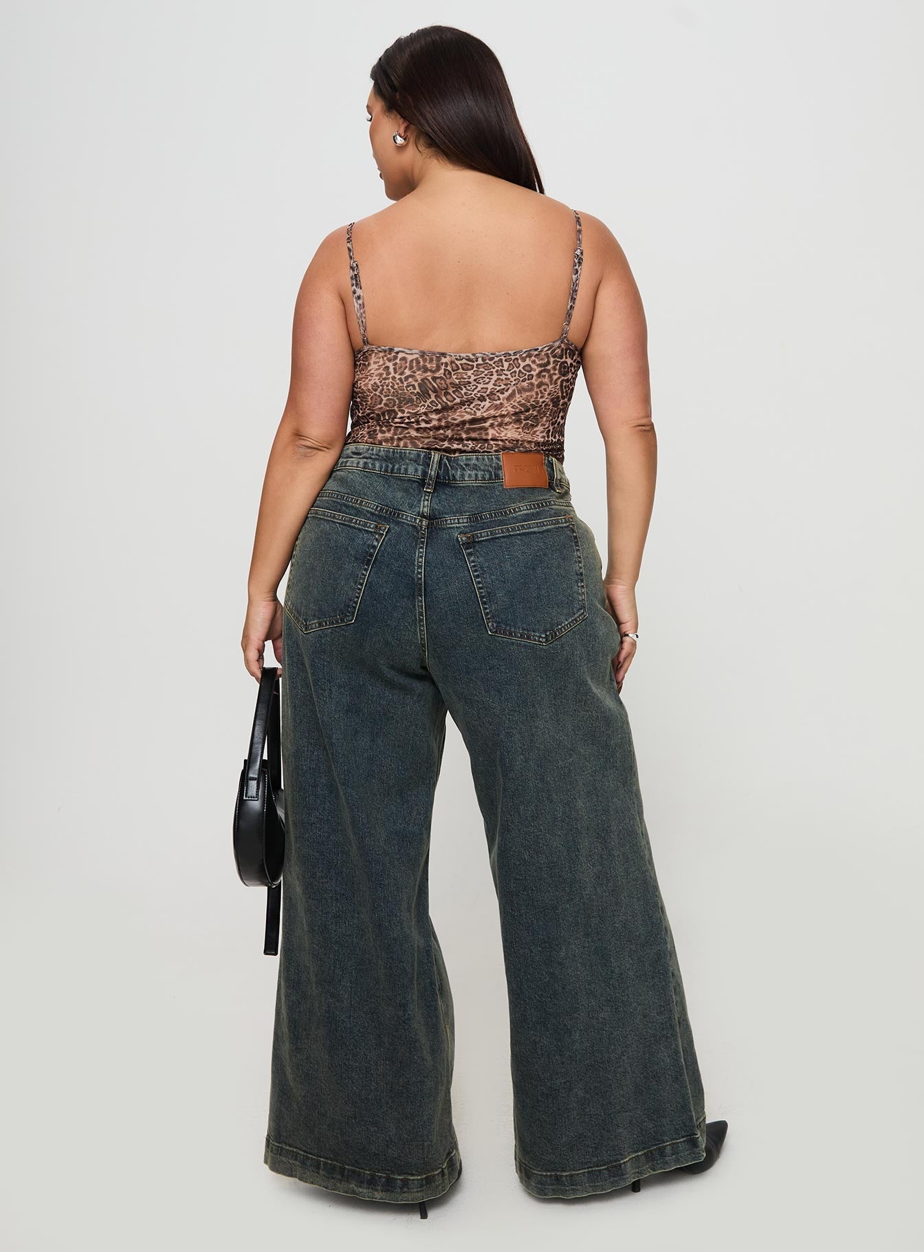Ziggie Low Rise Ultra Baggy Jeans Antique Wash Curve
