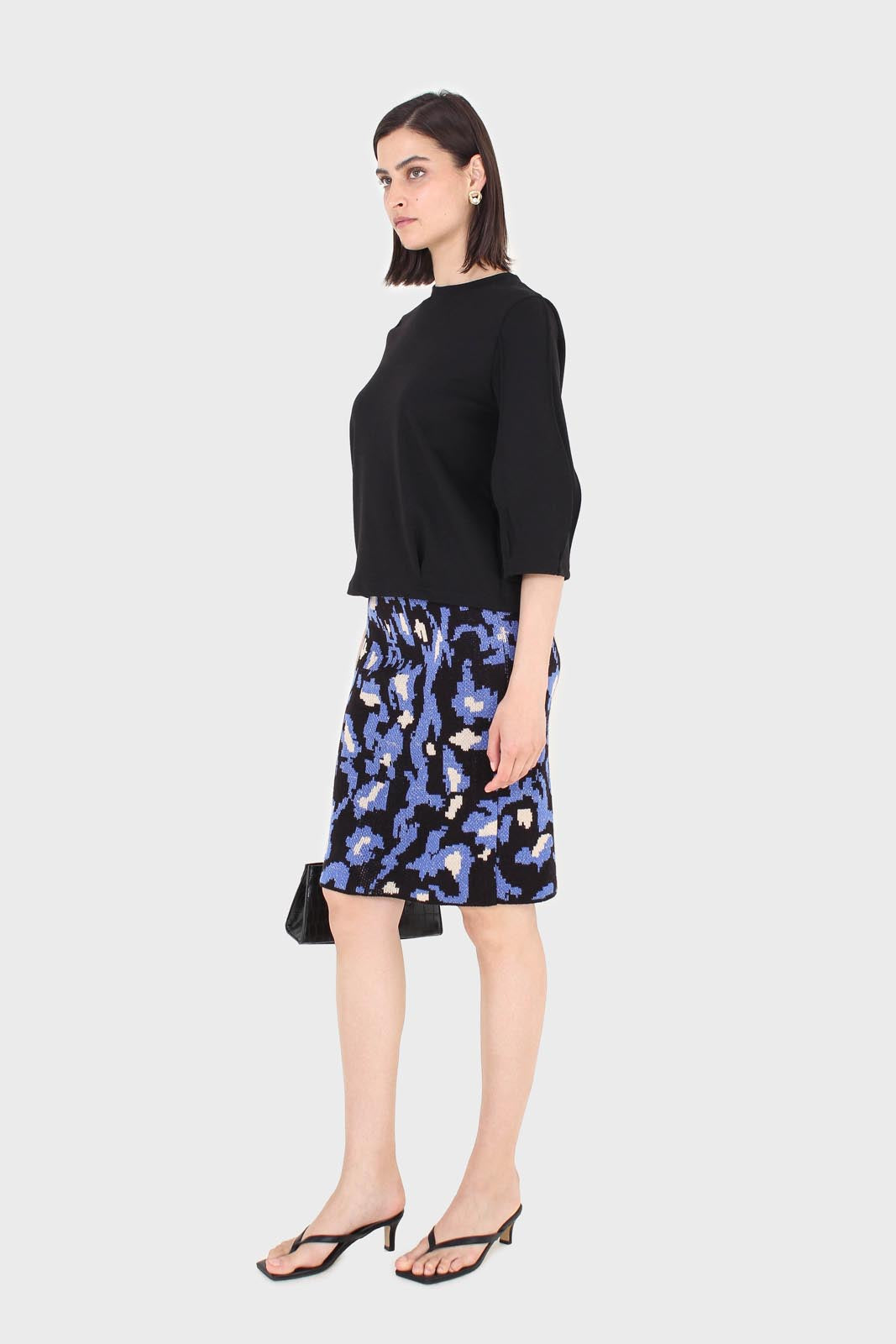 Blue and ivory leopard jacquard knit skirt