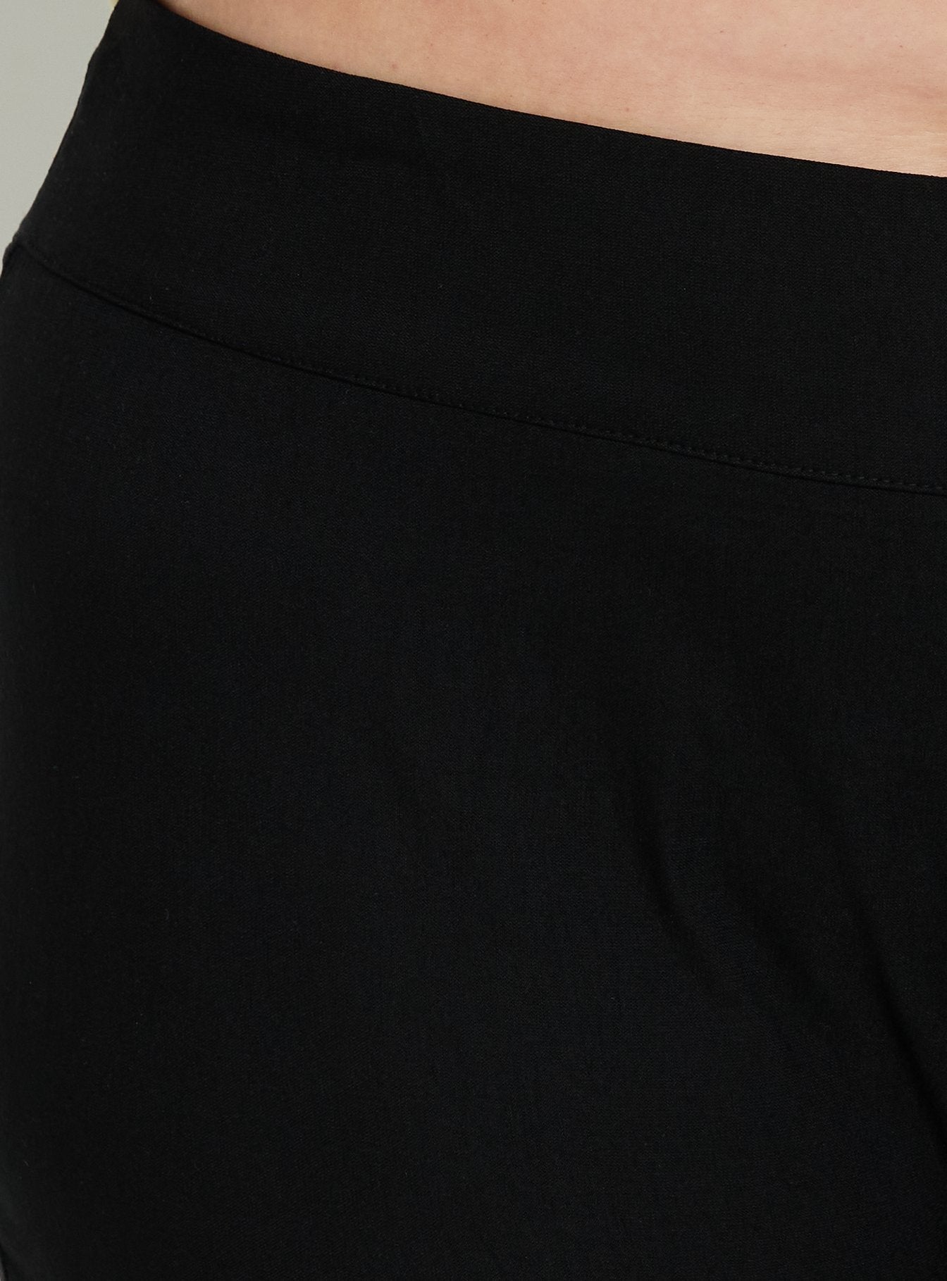 Samaira Capri Pant Black Curve