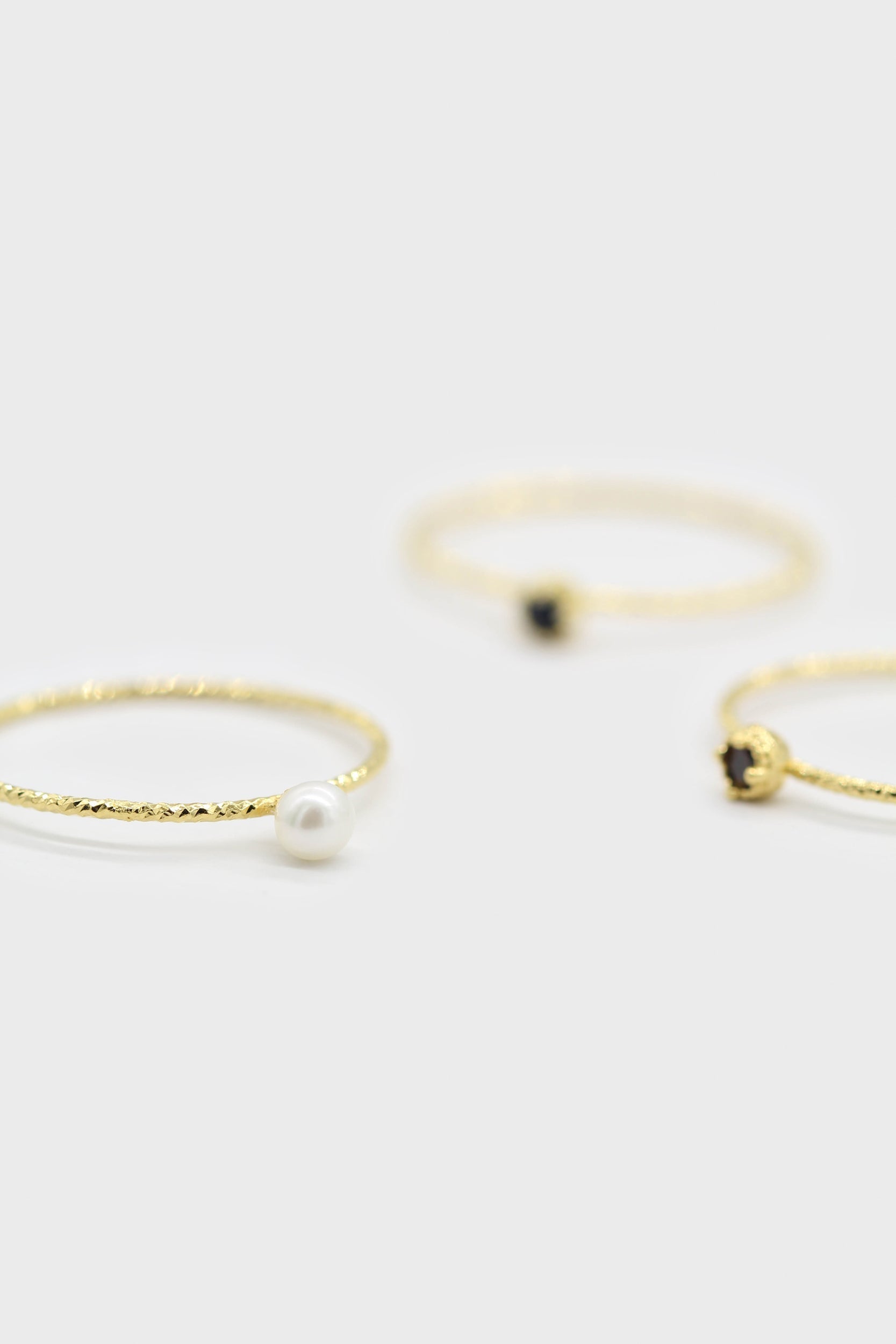 Gold pearl birthstone ring / Jun