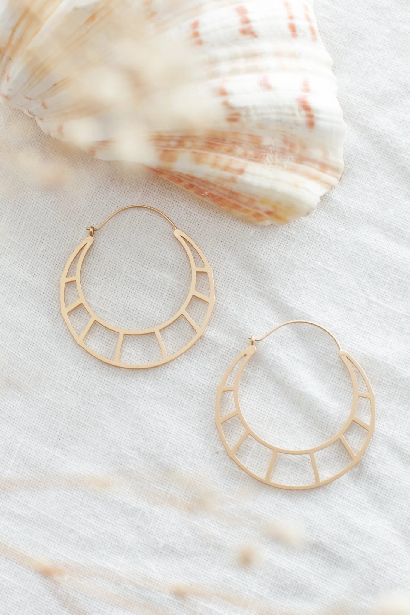 Dinah Hoop Earrings Gold