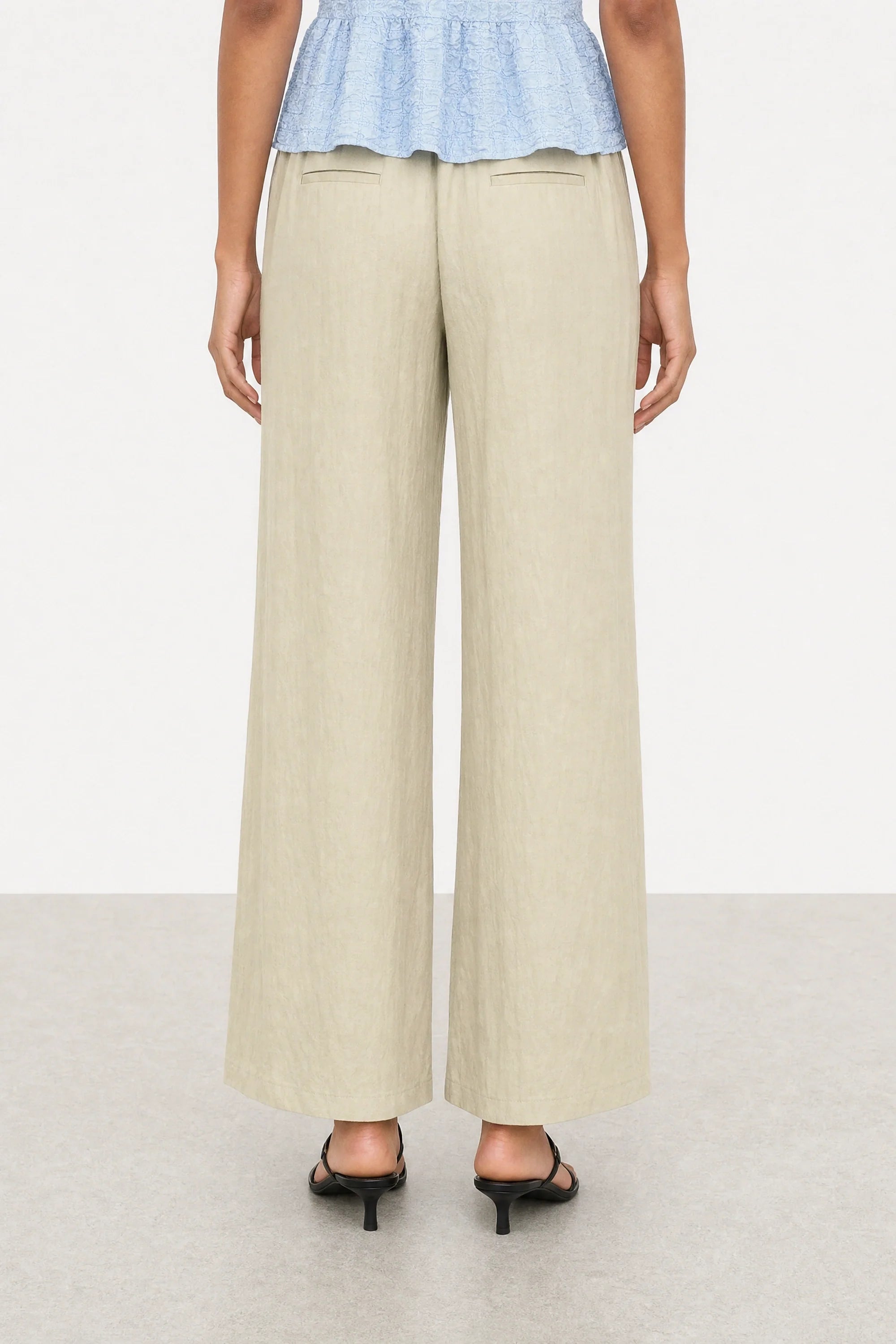 Beige single pleat straight leg trousers