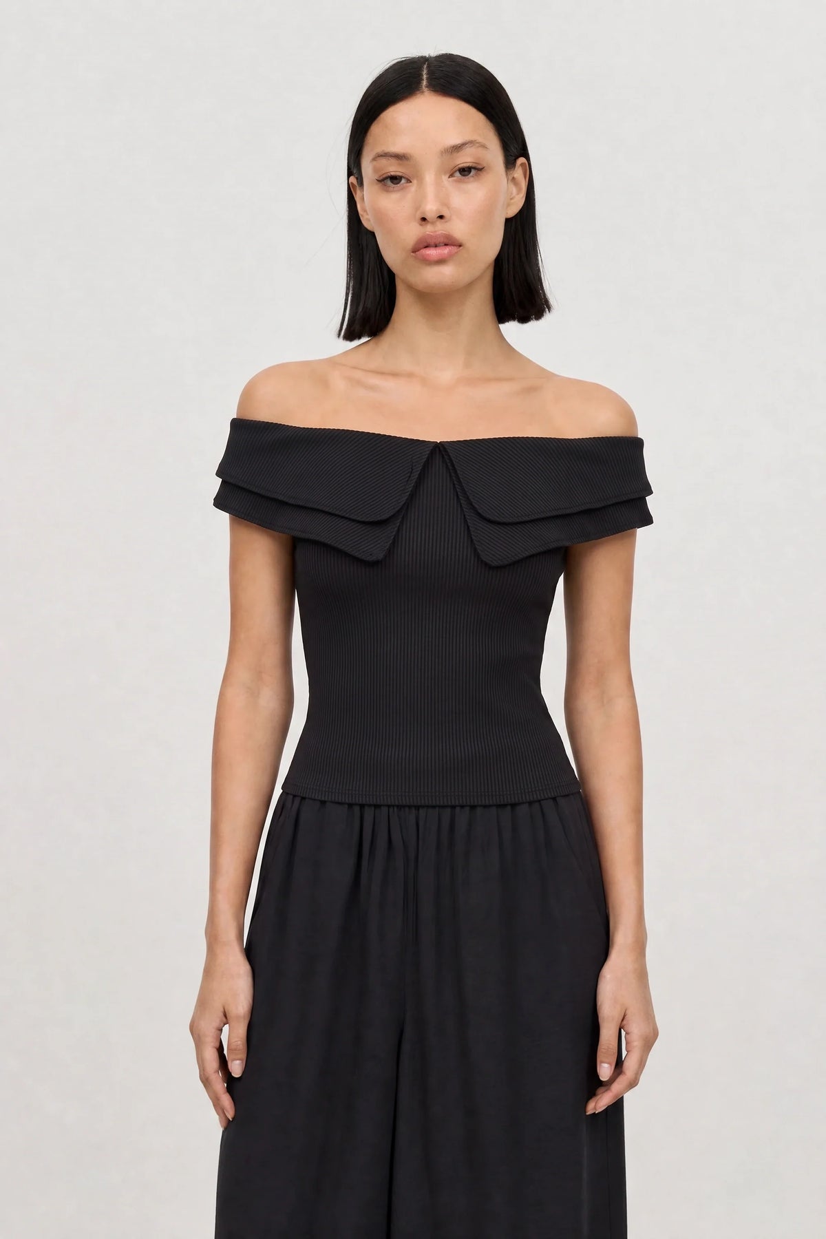 Black giant pointed double collar sleeveless top