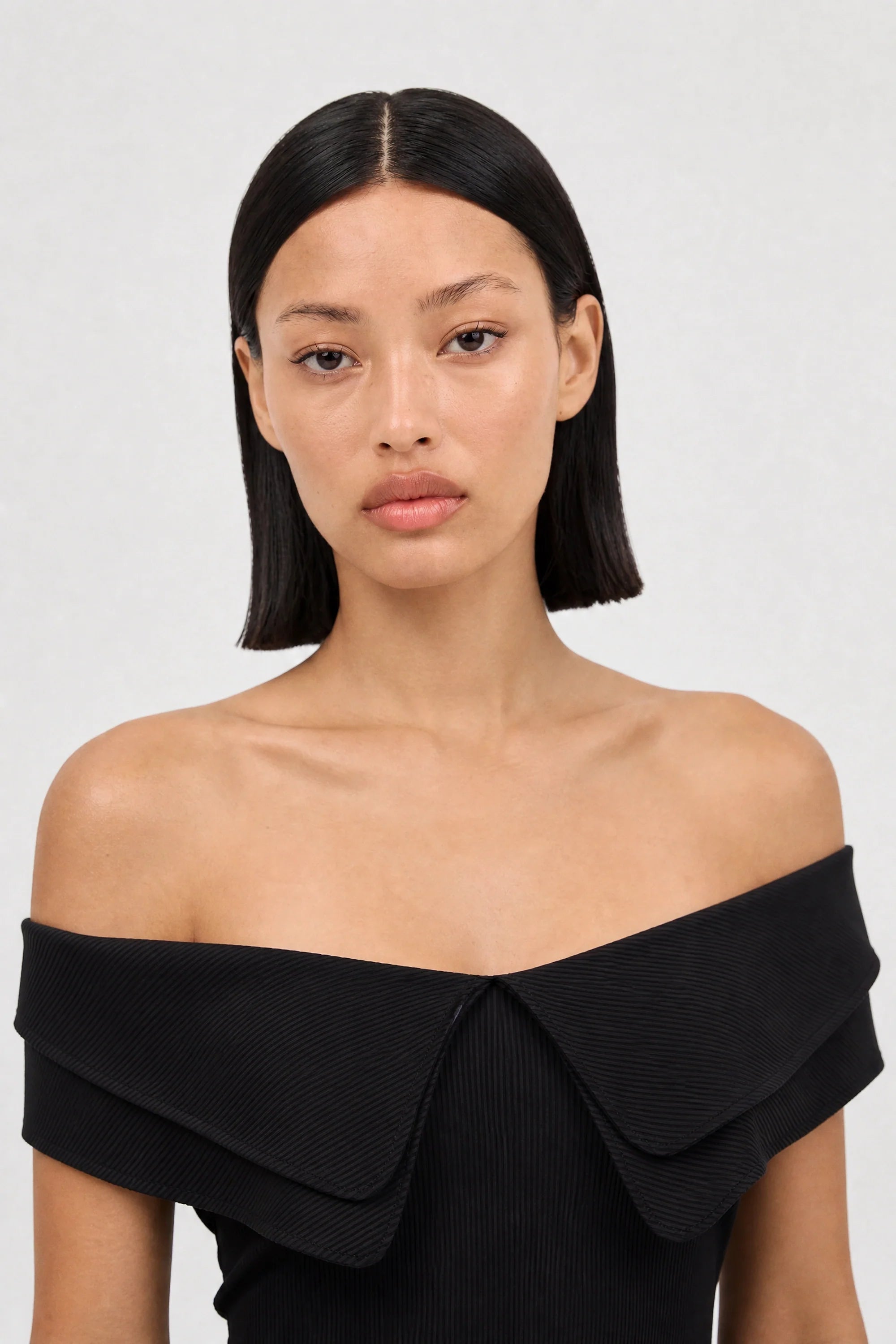 Black giant pointed double collar sleeveless top