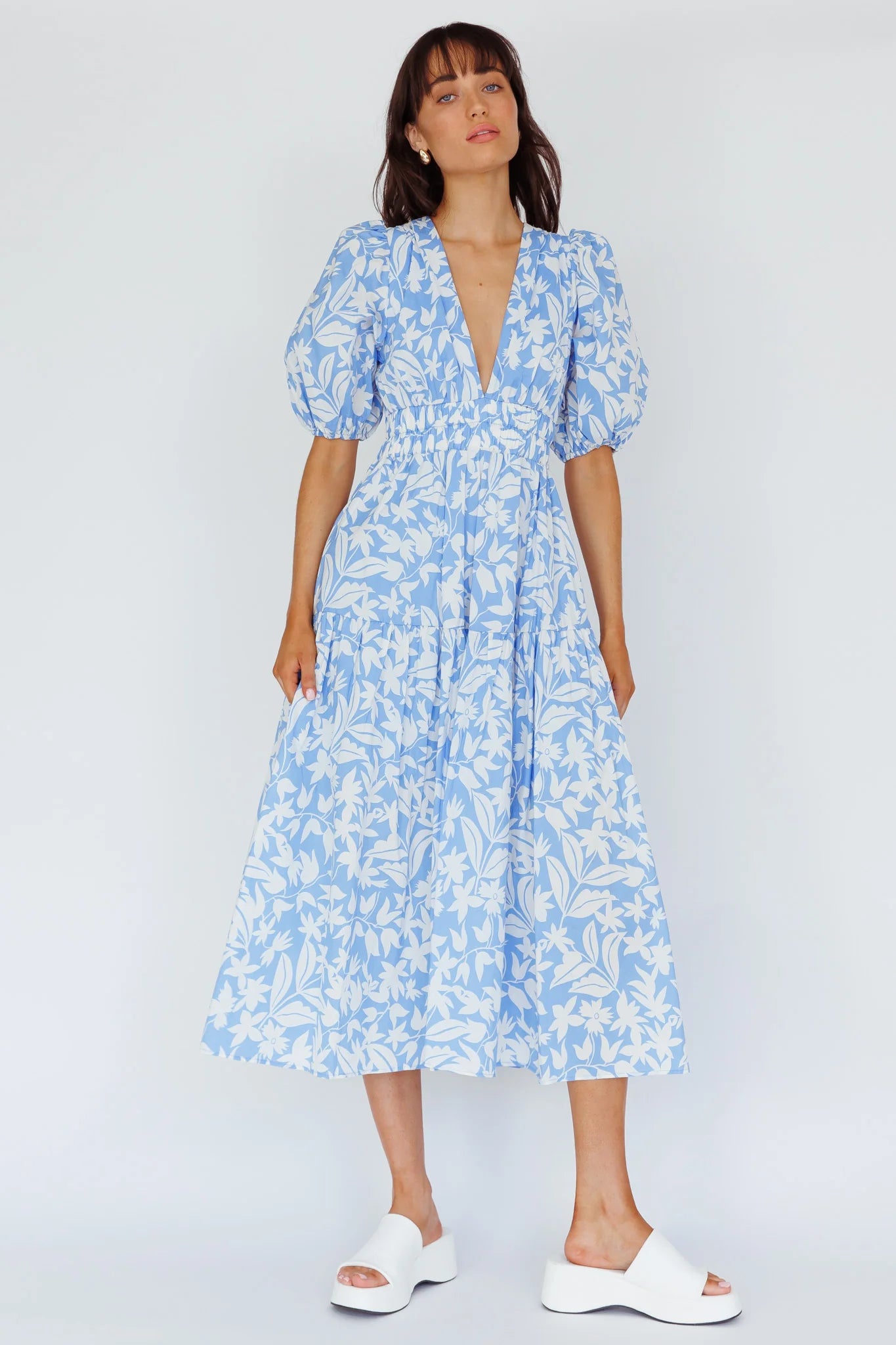 Summer Land V-Neckline Midi Dress Floral Blue