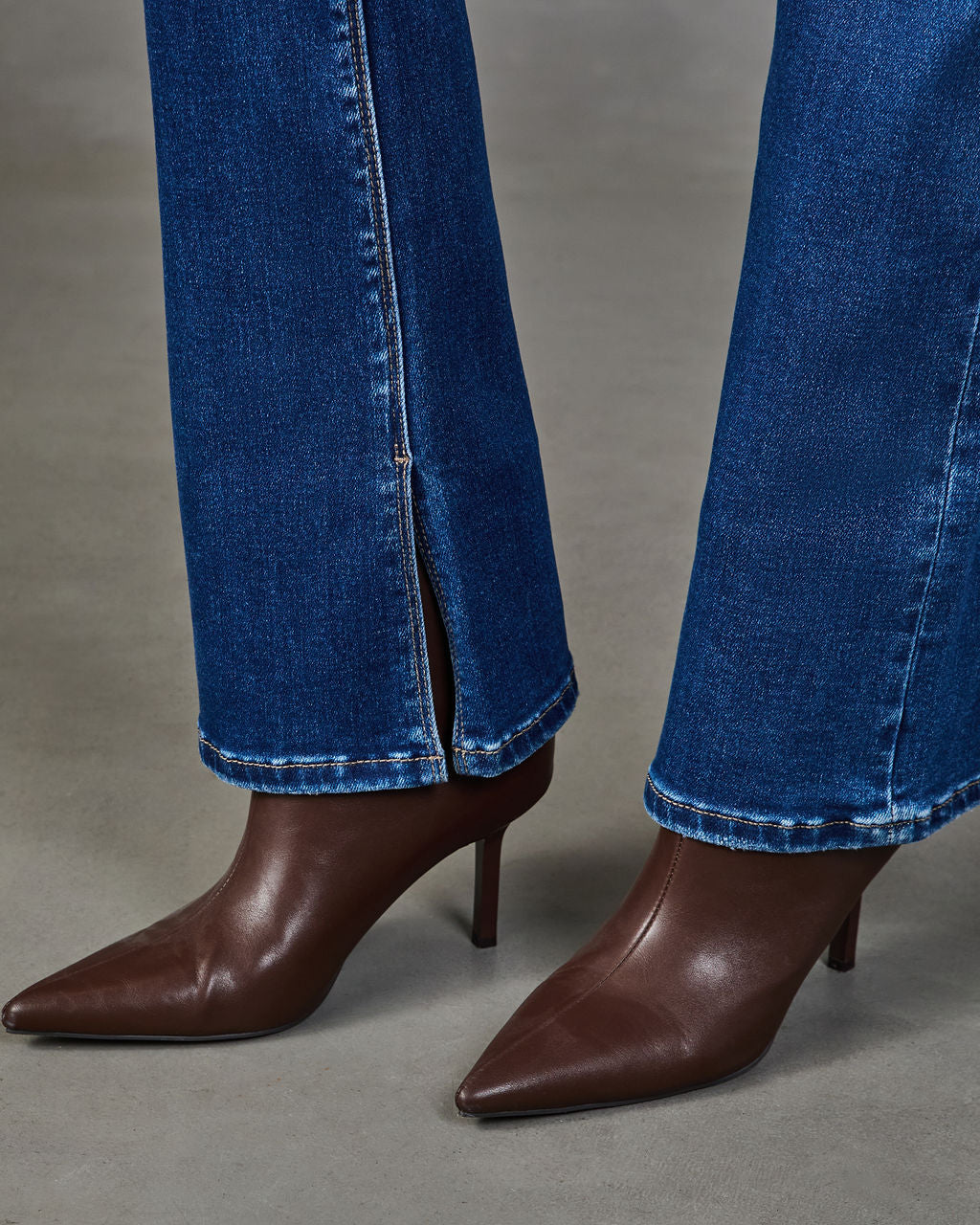 Model Off Duty Super Stretch Mid Rise Straight Leg Jeans