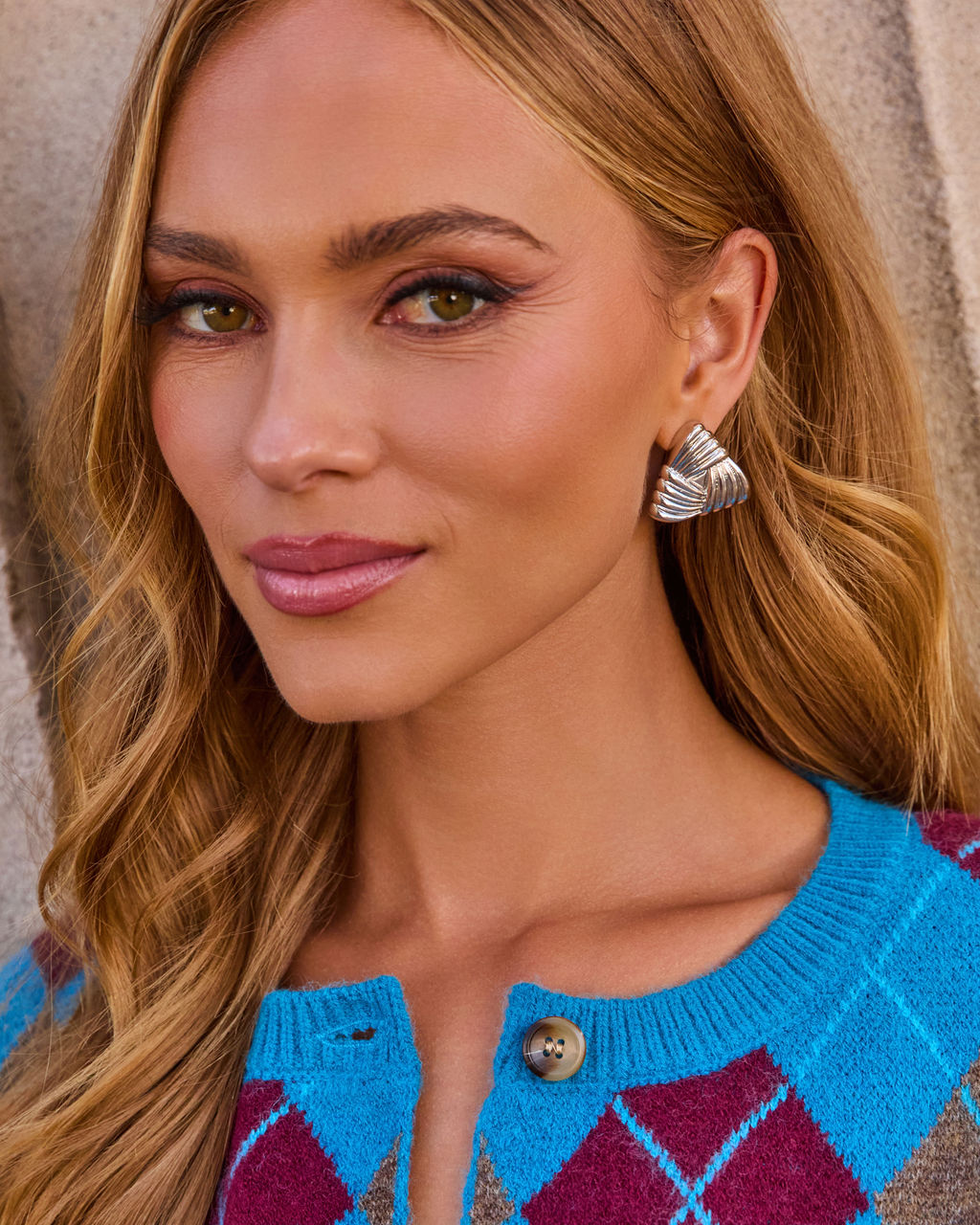 Mona Ribbed Sculpted Triangle Earrings