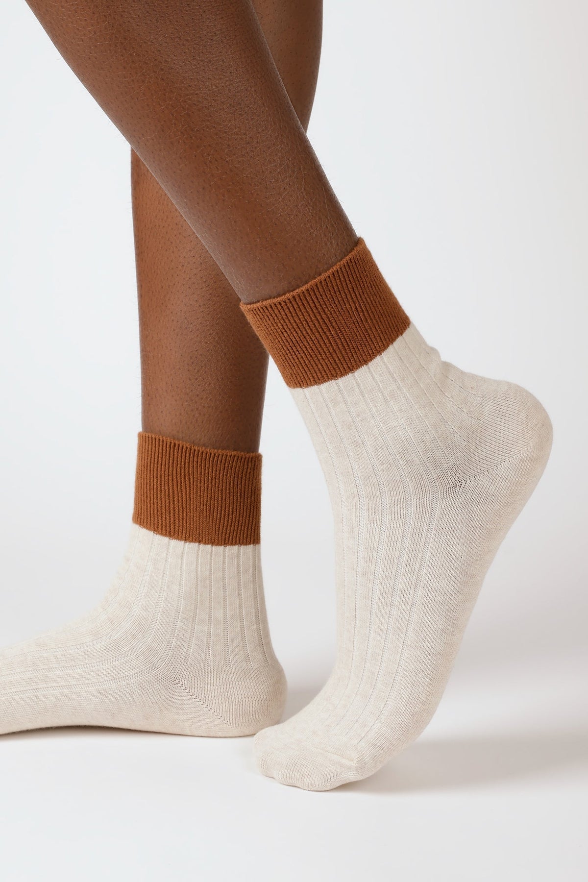Oatmeal and brown candy colourblock socks