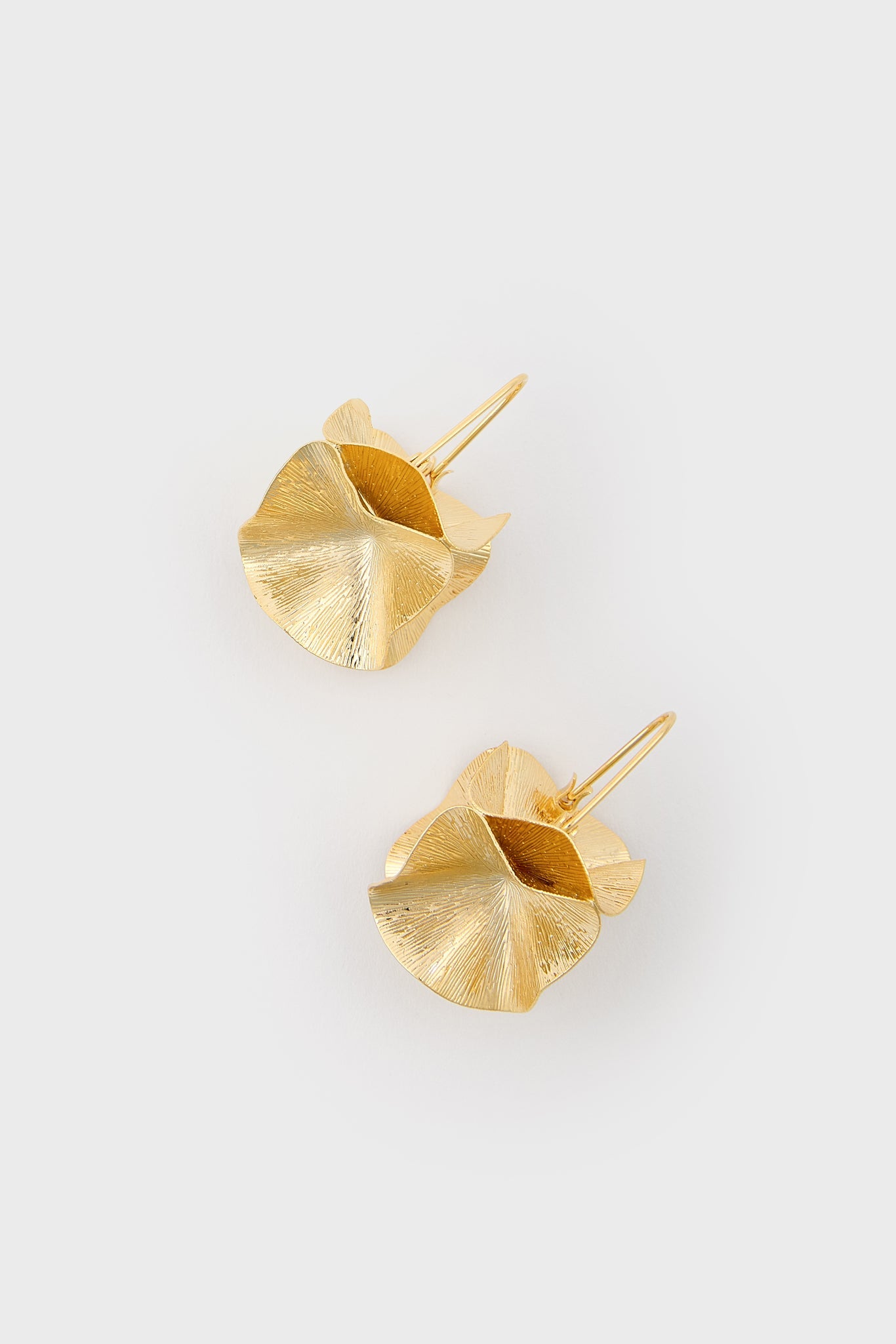 Gold organic leaves hoop earrings