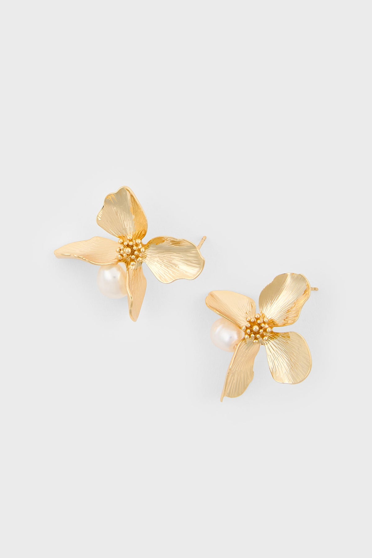 Gold sharp flower petal single pearl earrings