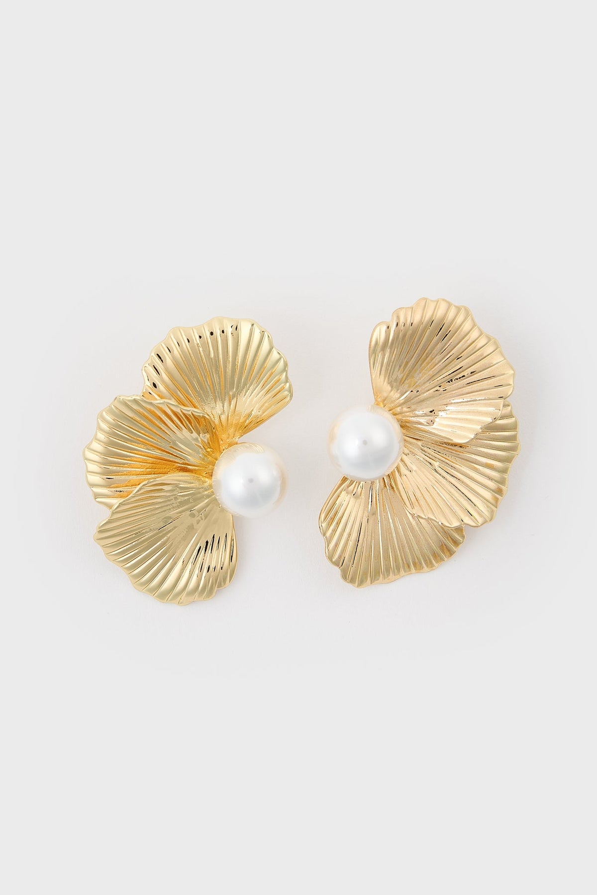 Gold single pearl half flower earrings