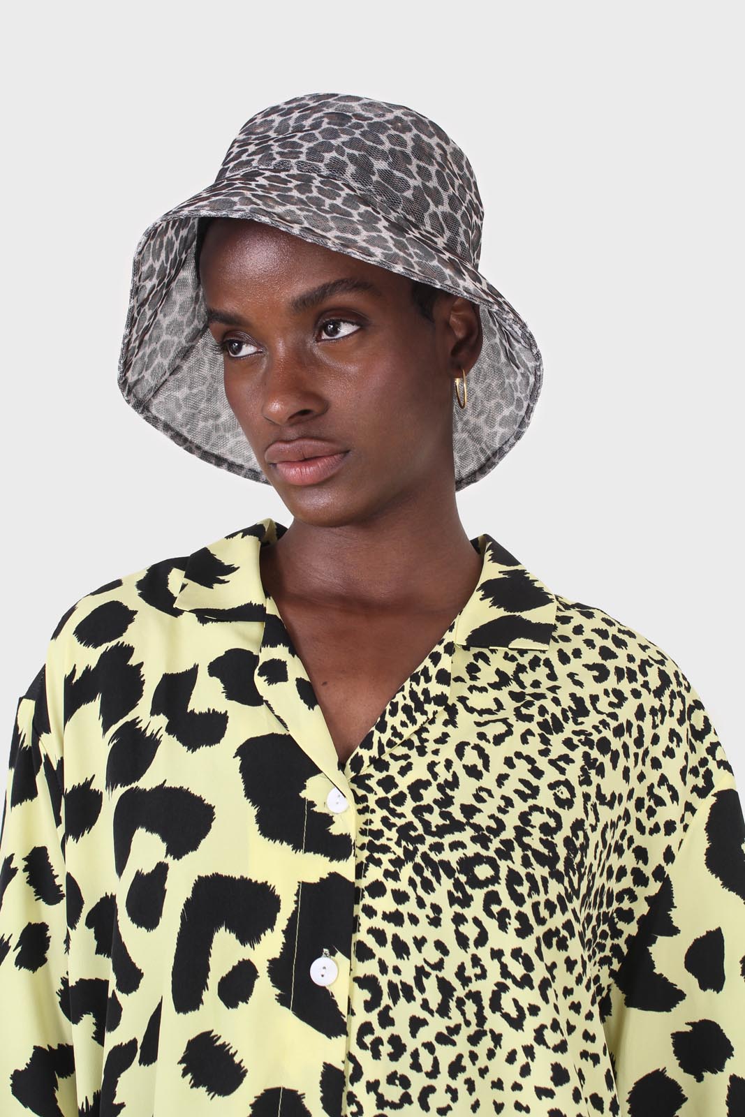 Grey mesh leopard print bucket hat