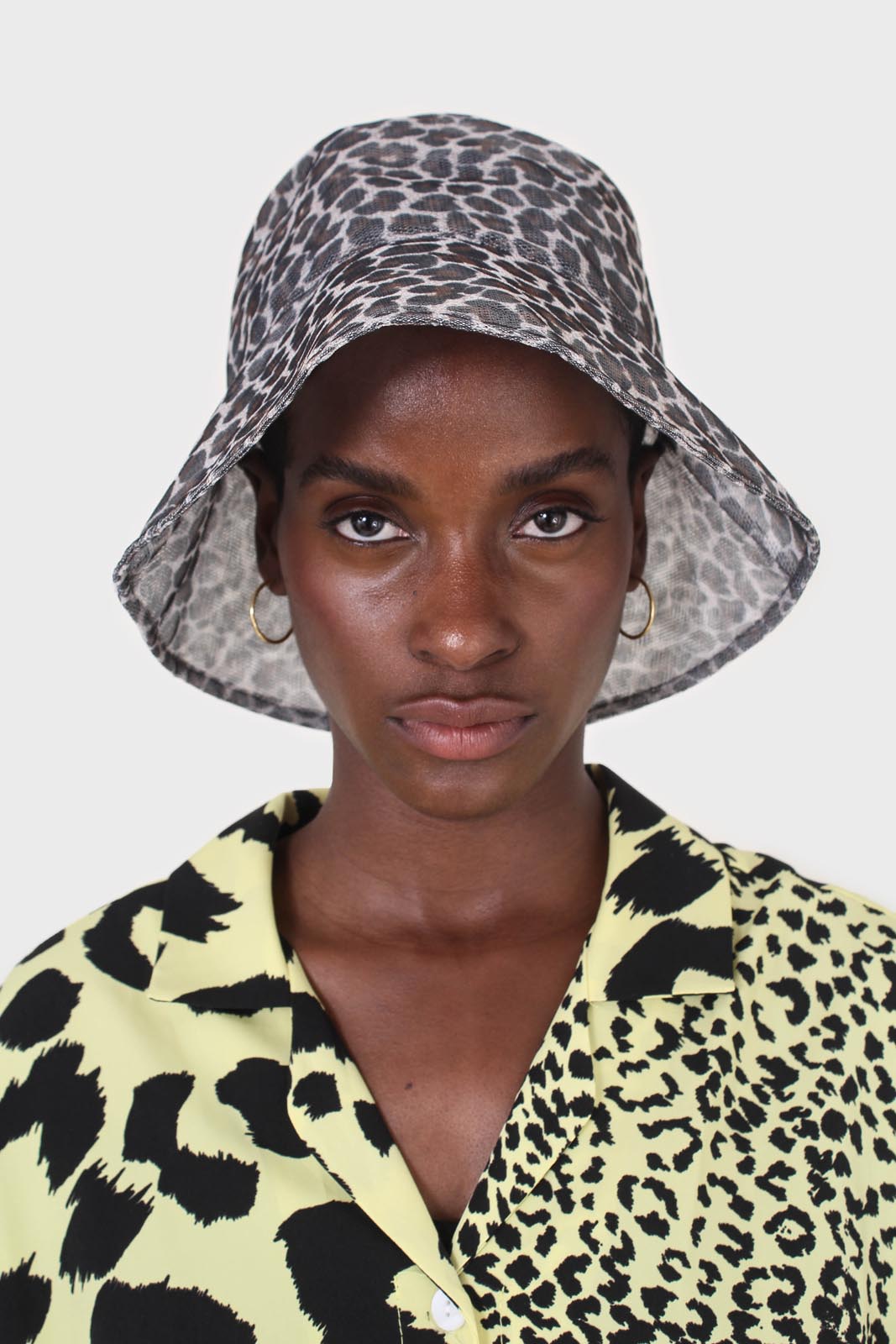 Grey mesh leopard print bucket hat