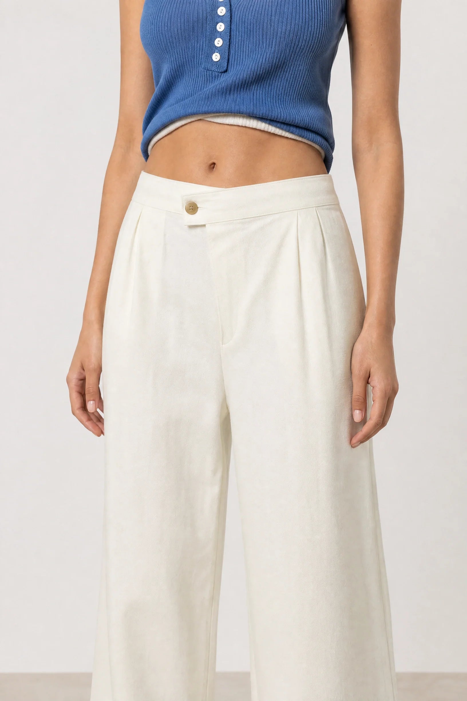 Ivory pleated tailored short trousers