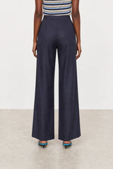 Navy blue pleated short trousers