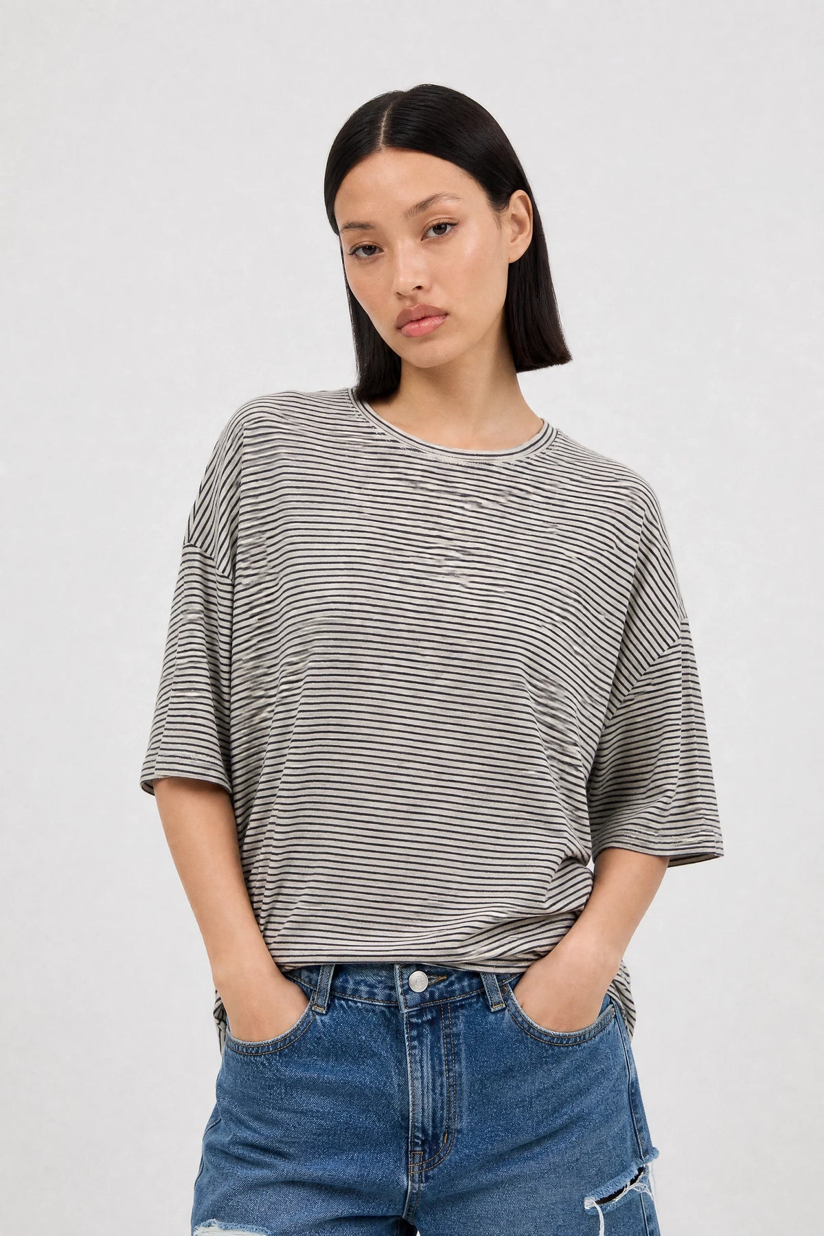Ivory and navy horizontal stripe short sleeve tee