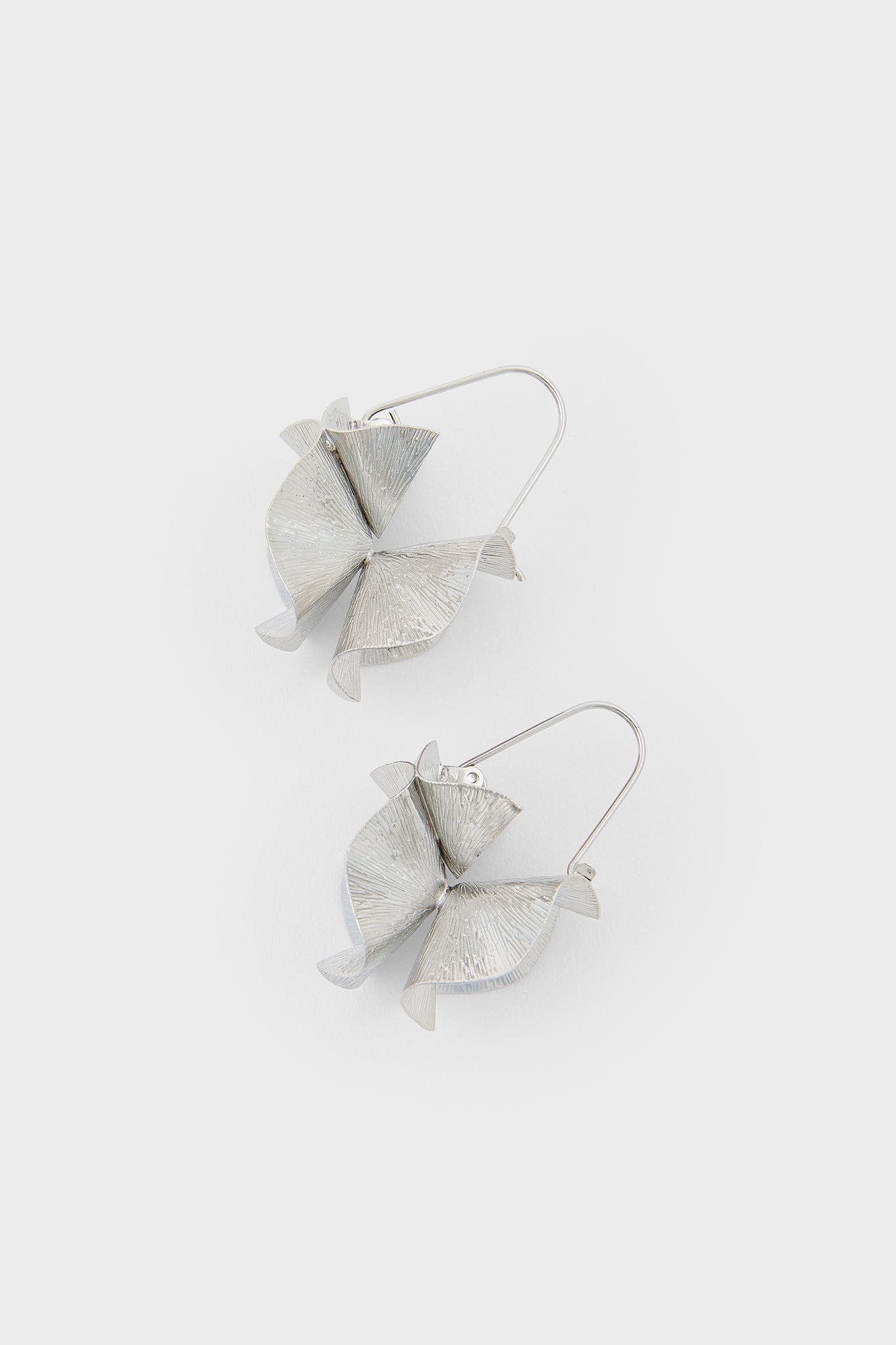 Silver organic leaves hoop earrings