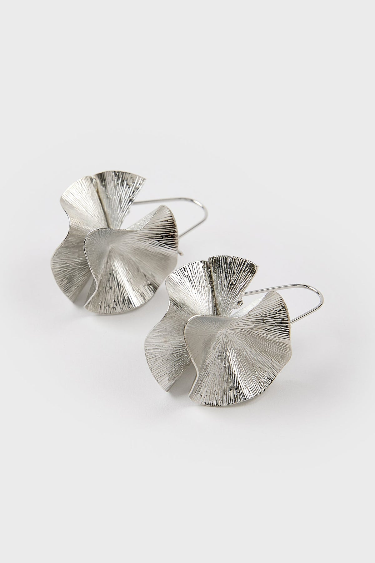 Silver organic leaves hoop earrings