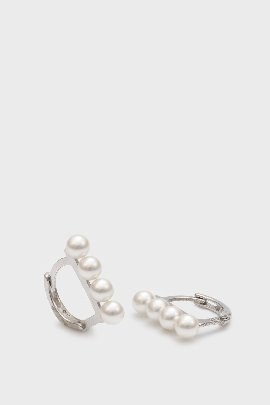 Silver small pearl D earrings