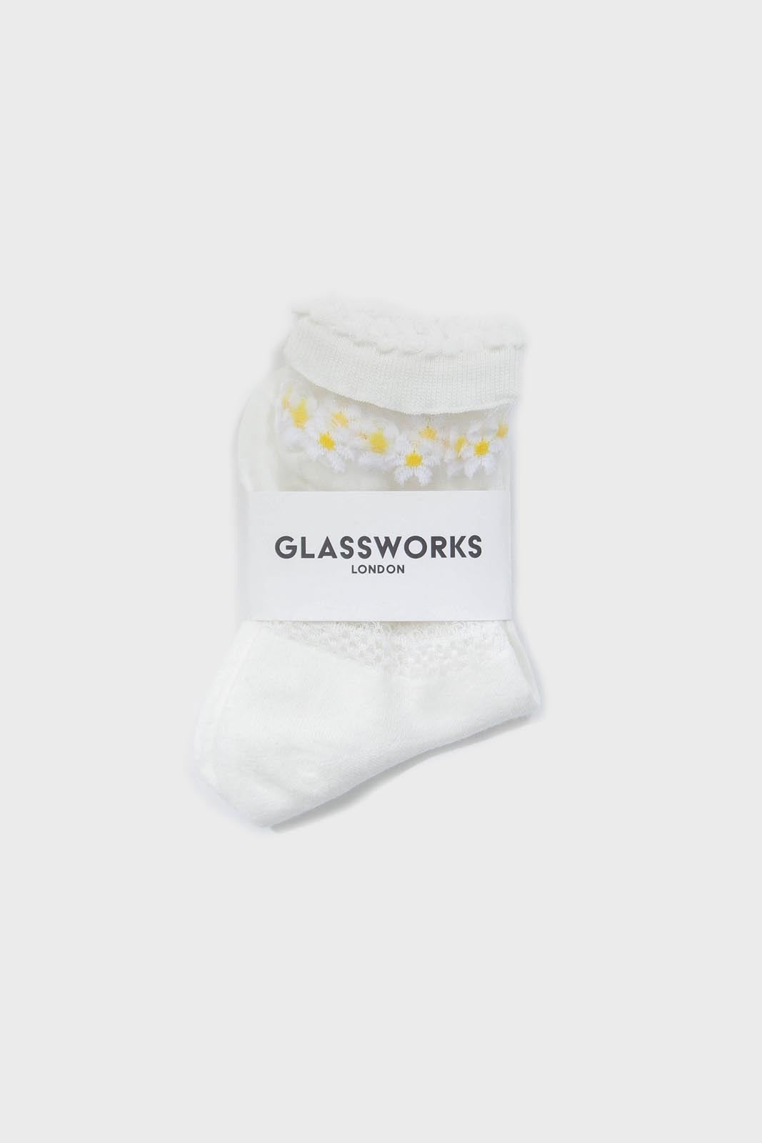White sheer daisies ankle block socks