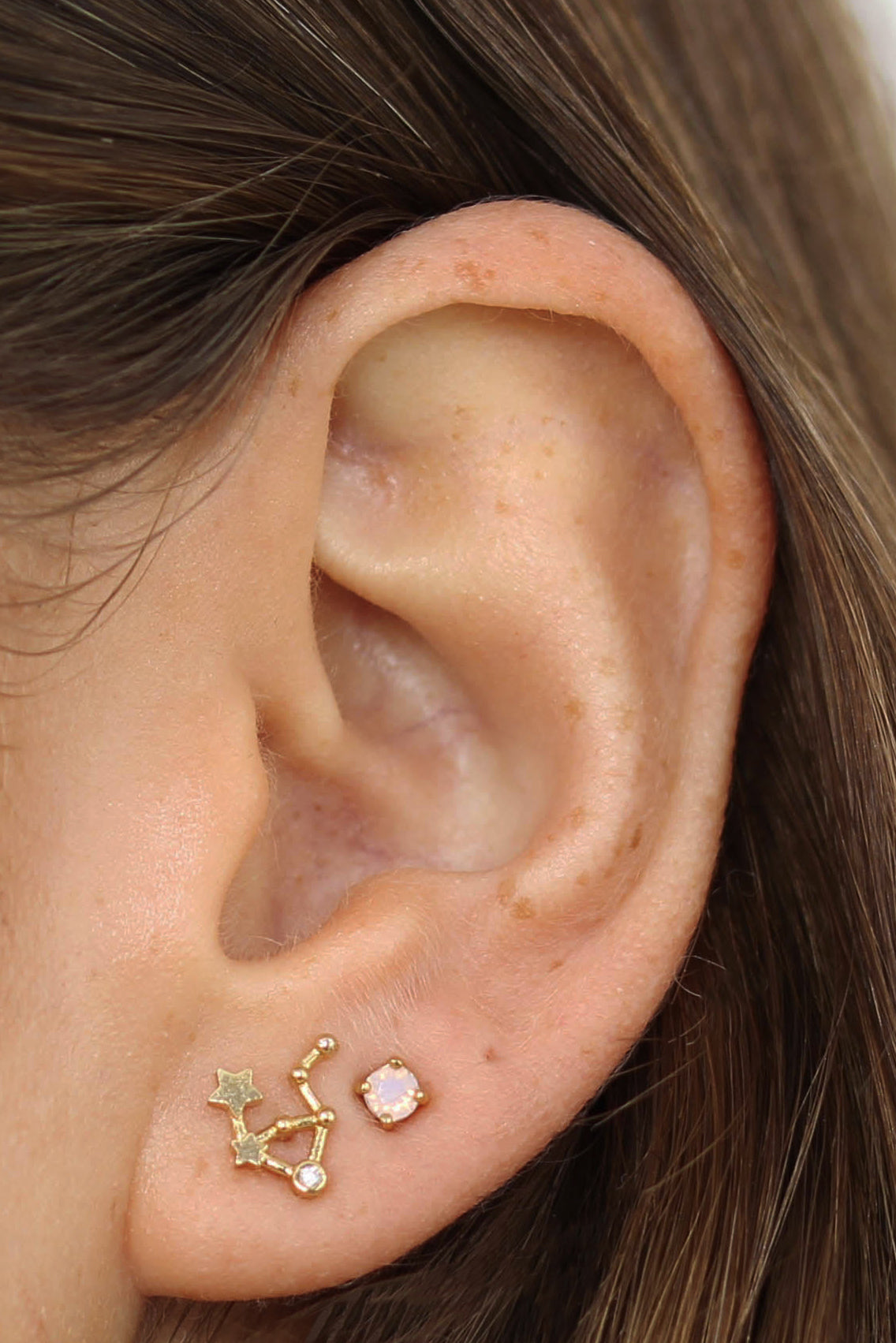 Gold birthstone zodiac earrings / Oct - Opal iridescent ivory