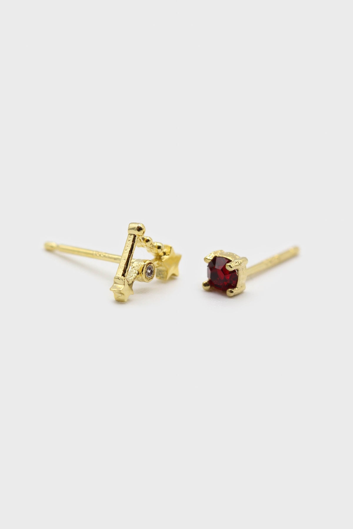 Gold birthstone zodiac earrings / Jan - Garnet wine red